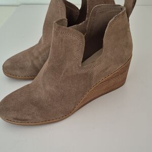 TOMS Women's Brown Suede Wedge Boots – Size US 9